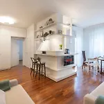 Lägenhet Oasi Mezzofanti - Duomo, Citta Studi & Aeroporto Linate Milano